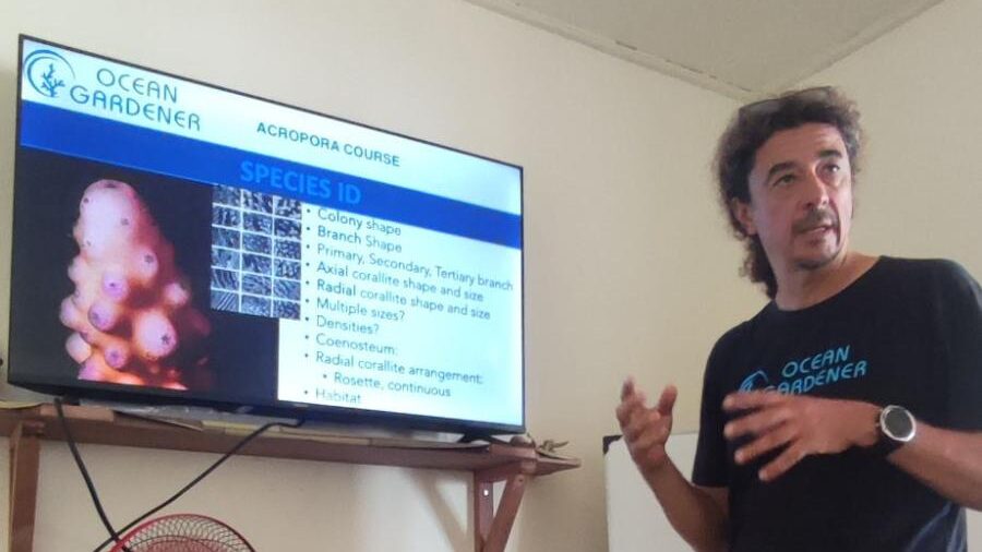 Vincent, Ocean Gardener's founder, giving a coral restoration course